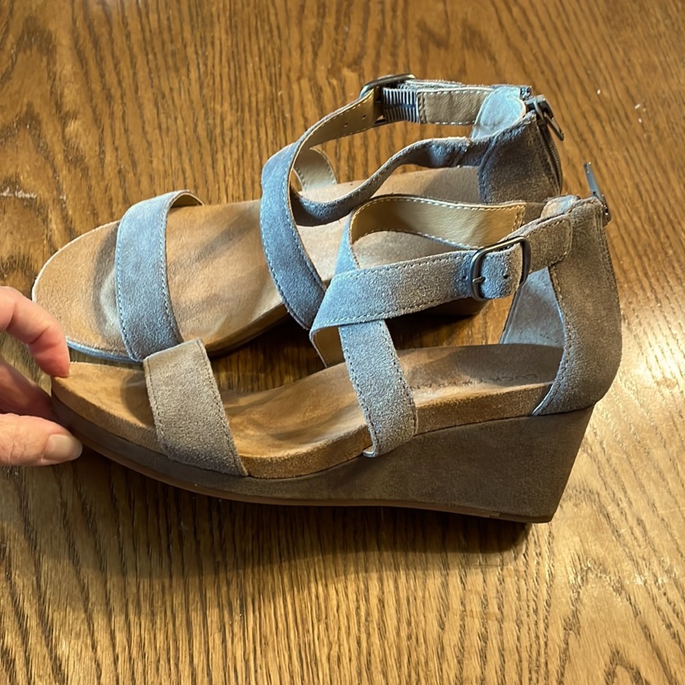 Lucky Brand Kenadee wedge sandal suede brindle 7 leather zipper buckle